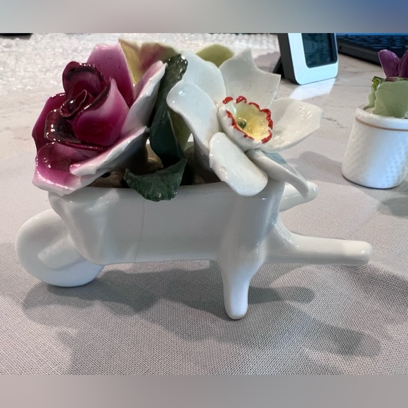 Miniature bone China miniature flower figurines - Picture 8 of 13